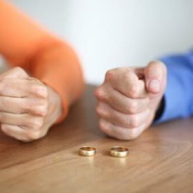 Cái kết nào cho những cặp đôi có khủng hoảng tiền hôn nhân?
